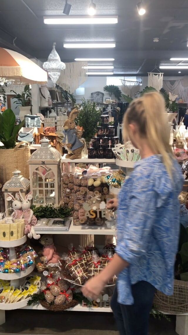 Can you believe Easter is next month already?! Our amazing Bec has created a super cute display for our bunny decorations, yummy easter eggs and other sweet treats. Love the deep blue shirt she’s wearing? It’s one of our @beachstreetdesign favourites! #easterdecorations #easter2024 #eastereggs #perthgifts #perthgiftshop #perthisok #freolife